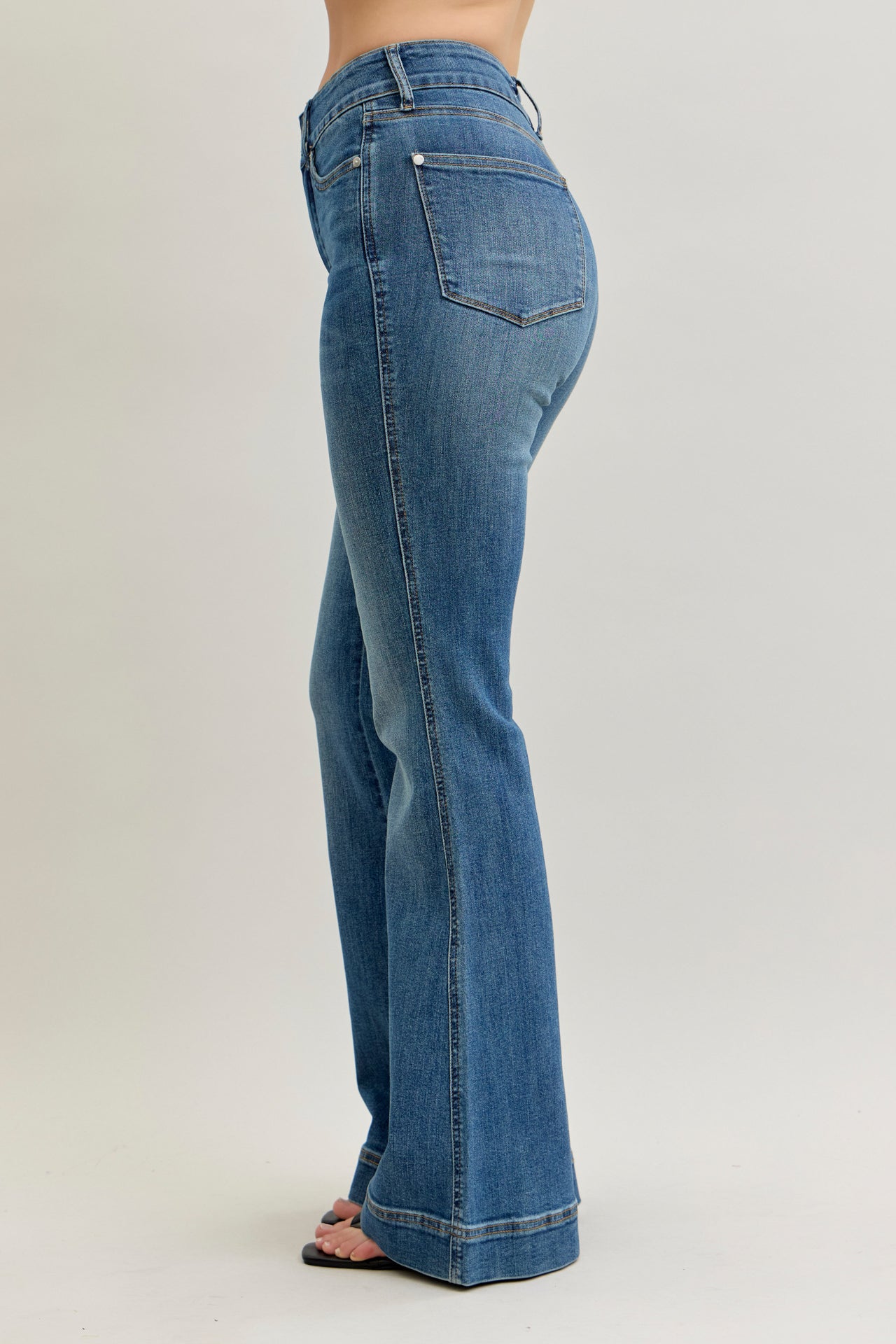 Judy Blue Tummy Control Flares - Medium Wash