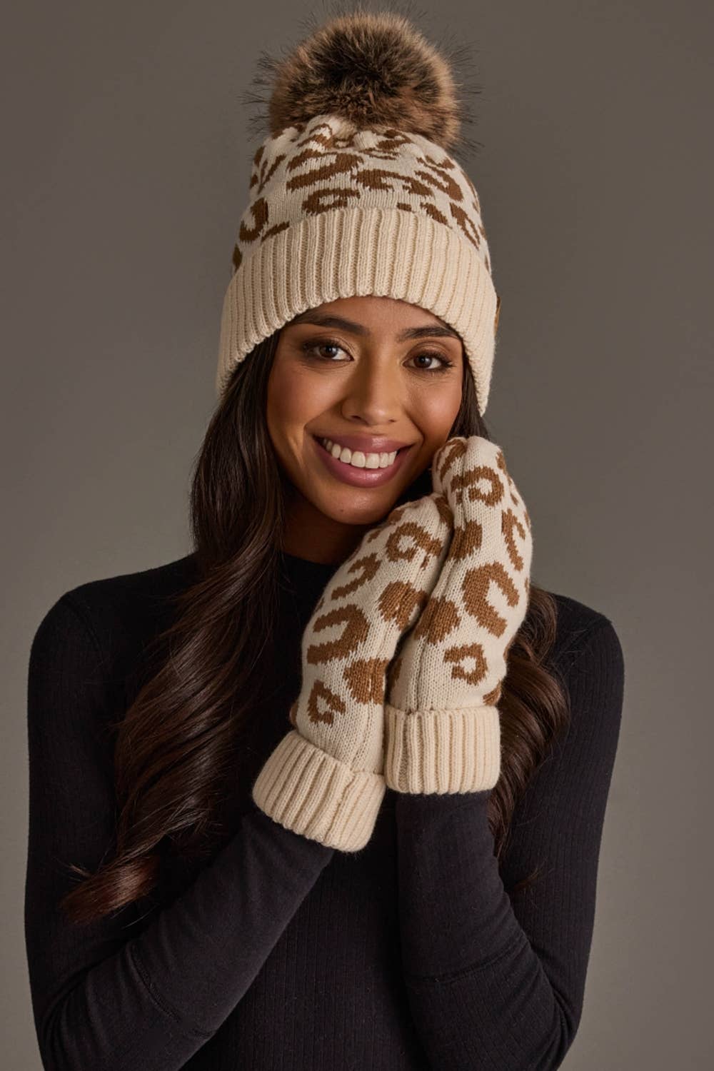 Cream Leopard Pattern Knit Mittens