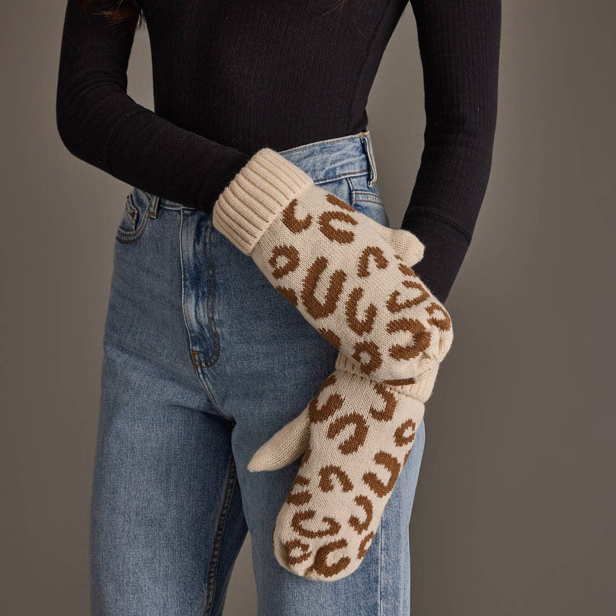 Cream Leopard Pattern Knit Mittens